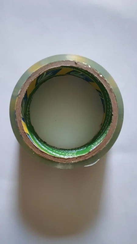 شريط لاصق شفاف قوي مناسب للتغليف والاستخدام المكتبي